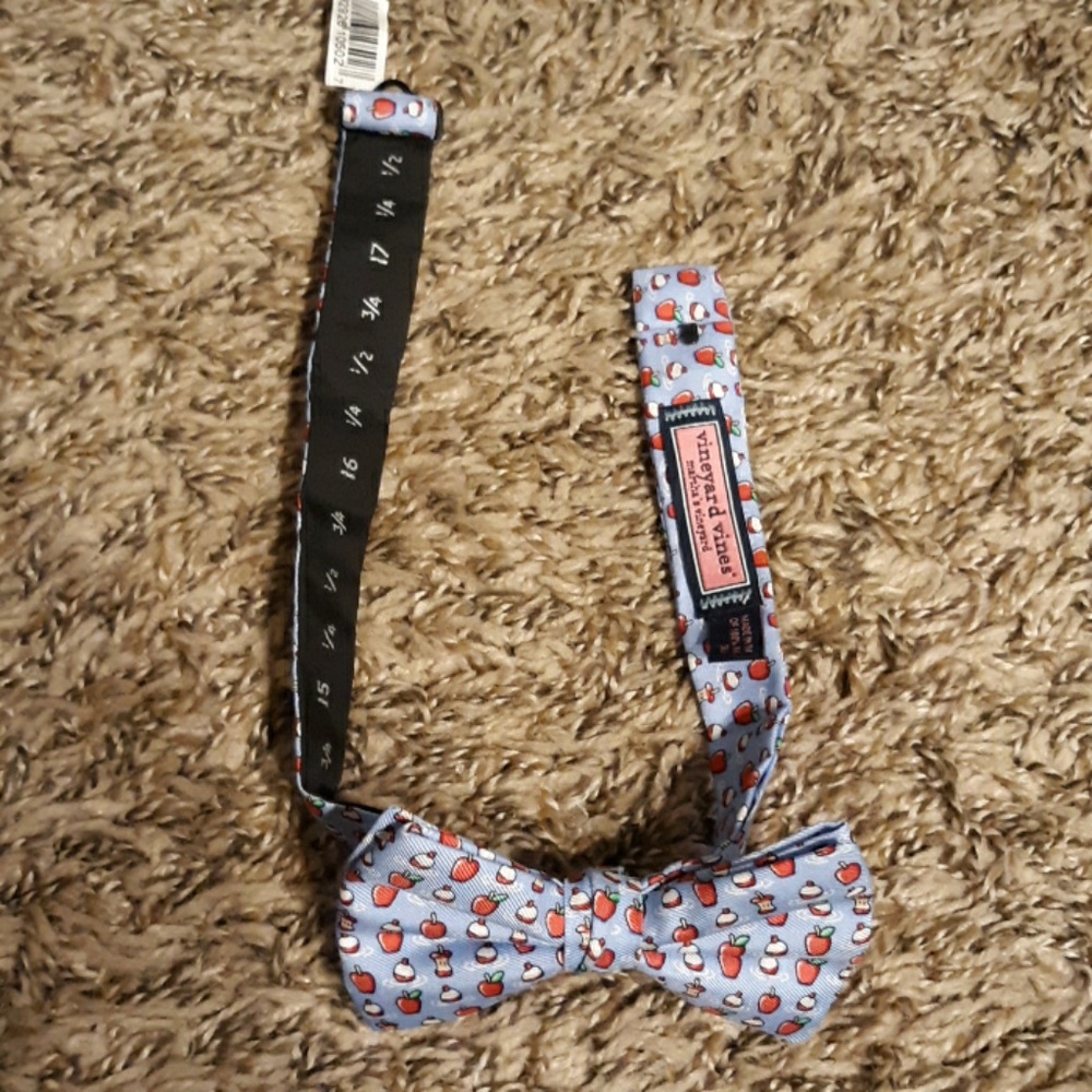 #.   NWT Vineyard vines men's bow tie. - Picture 2 of 8